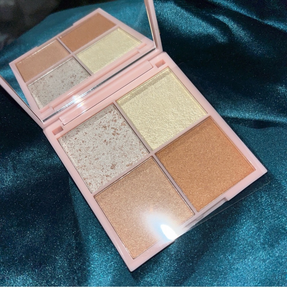 NIB Kinder Glow Highlight Palette